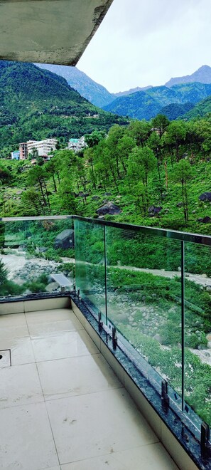 Exterior - Manuni Inn - Riverside Hotel (Dharamshala)