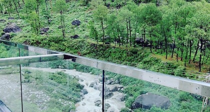 Manuni Inn - Riverside Hotel