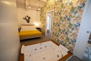 2 habitaciones, tabla de planchar con plancha y cuna de viaje 