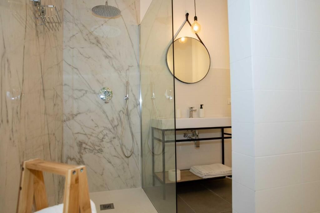 Doccia, asciugacapelli, bidet, asciugamani
