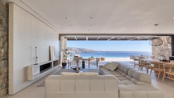 5 Bedroom Villa Private Pool & Outdoor Fireplace | Khu phòng khách | TV màn hình phẳng