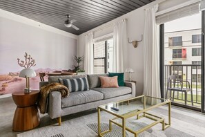 Smart TV, tenis de mesa, estéreo y oficina 