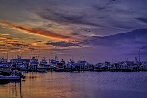 Marina - Walk to the Beach ~ Golf Cart ~ Neighborhood Pool ~ Pet Friendly (Miramar Beach)