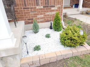 Exterior detail - ★ Beautiful 3 Bedroom Home - Parking, Wi-fi, near Hwy 401, 6 Beds available (Cambridge)