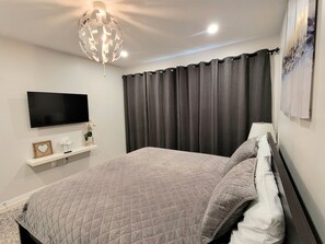 4 habitaciones, escritorio, tabla de planchar con plancha y wifi gratis 