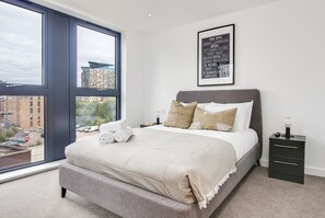 Classic Apartment | 2 bedrooms, iron/ironing board, free WiFi - Lavish Escape (Birmingham)
