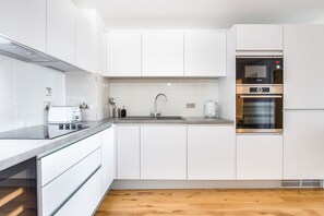 Classic Apartment | Private kitchen | Coffee/tea maker, electric kettle, cookware/dishes/utensils - Lavish Escape (Birmingham)