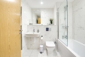 Classic Apartment | Bathroom