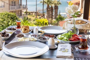 Free daily local cuisine breakfast