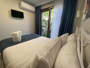 Standard Double Room, Garden View | Free minibar items, free WiFi, bed sheets - Cunda Villa Anka (Ayvalik)