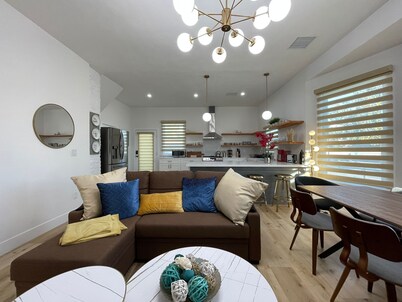★GRANDIOSE 3B2B MODERNIZED HOME★