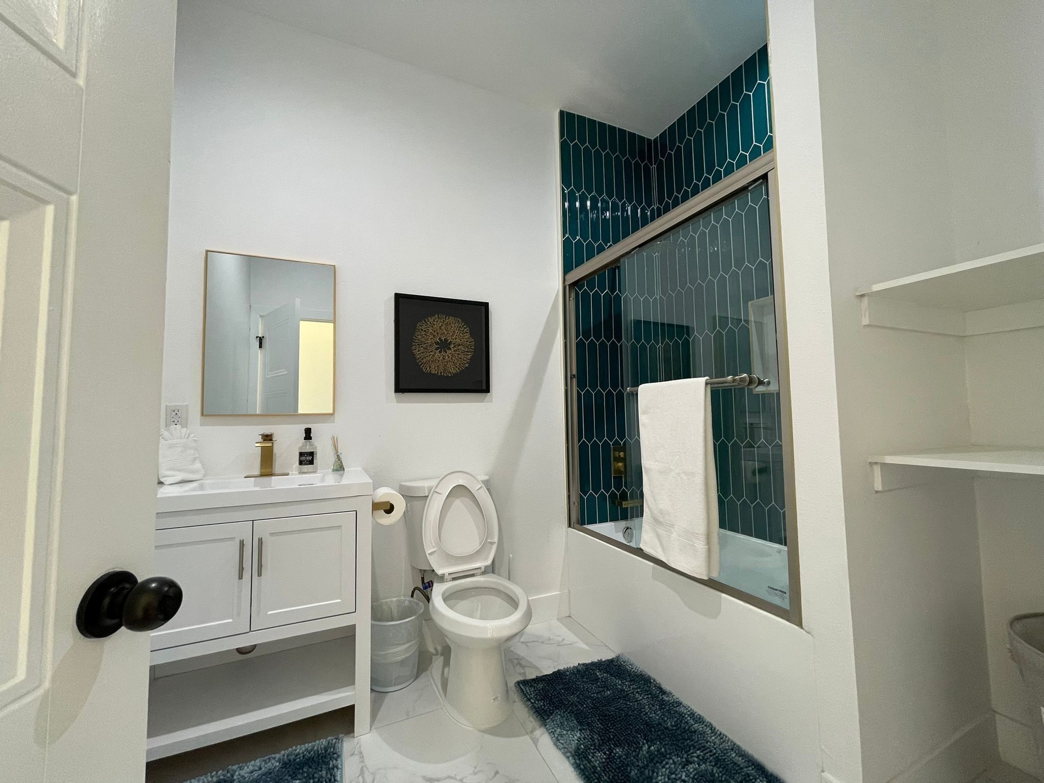 Combined shower/bathtub, hair dryer, towels, soap