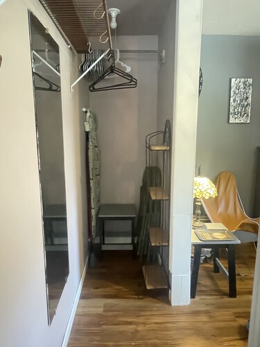 Cozy Studio adjacent to Augusta Nationals, onsite parking and separate entrance.