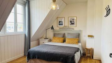 2 bedrooms, desk, iron/ironing board, free WiFi