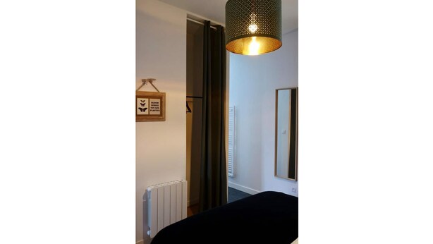 1 slaapkamer, een strijkplank/strijkijzer, wifi, beddengoed