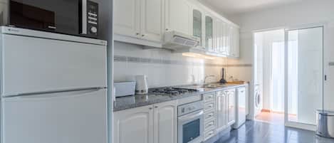 Standard Apartment | Private kitchen | Fridge, microwave, oven, stovetop