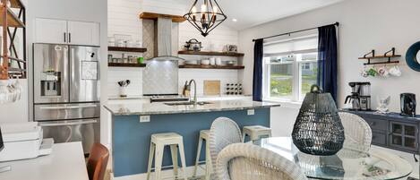 Refrigerador, microondas, horno, placa de cocina