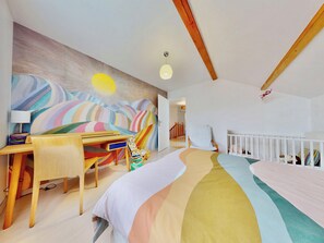 4 bedrooms, iron/ironing board, WiFi