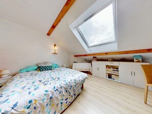 4 slaapkamers, een strijkplank/strijkijzer, wifi