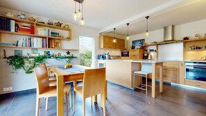 雪櫃、微波爐、焗爐、爐具