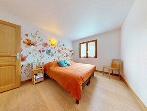 4 室のベッドルーム、アイロン / アイロン台、WiFi