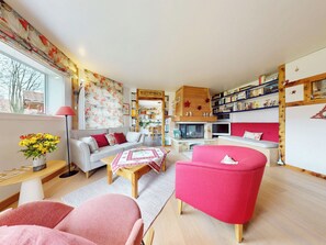 TV, fireplace, DVD player