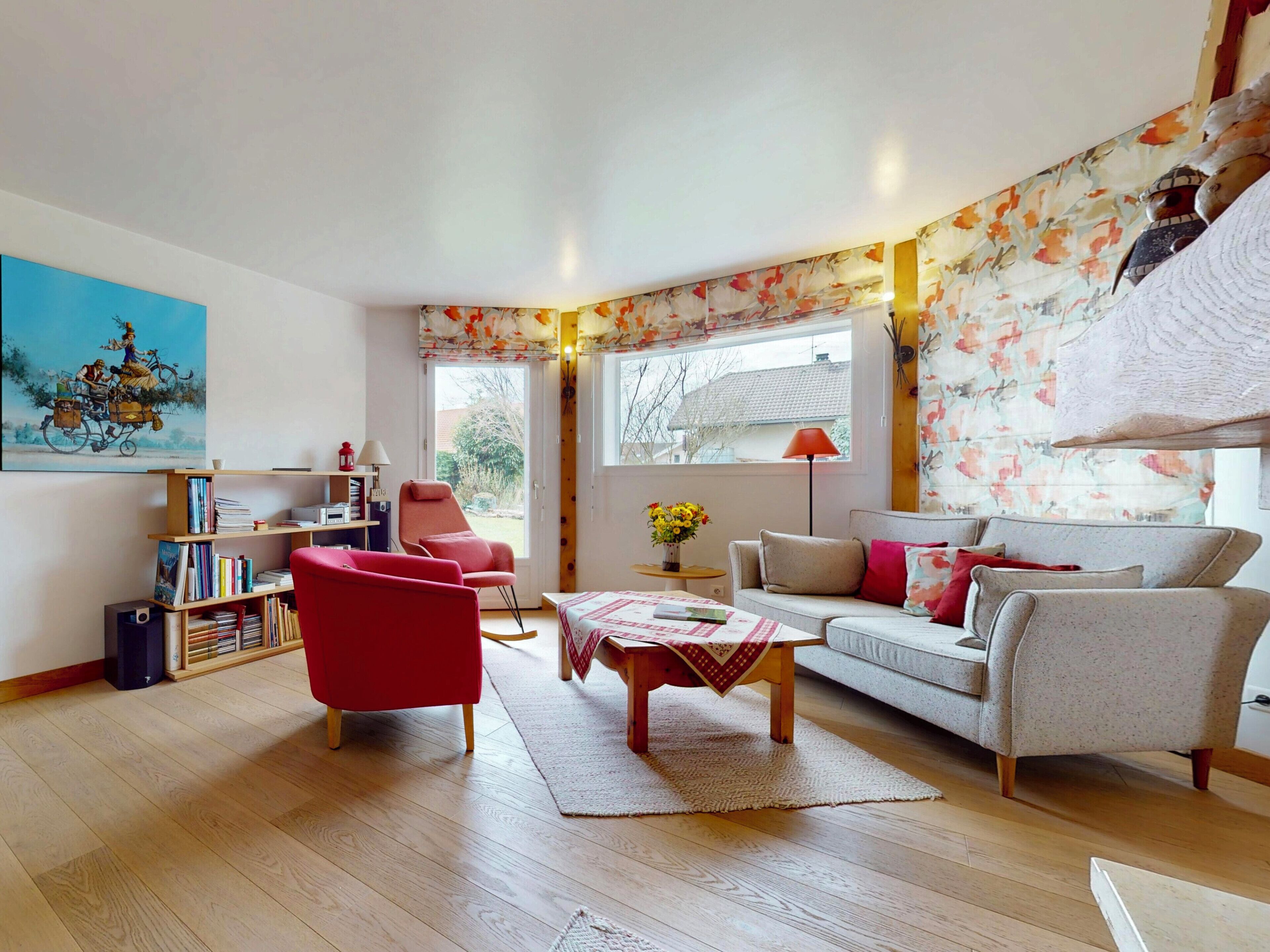 Télévision, cheminée, lecteur de DVD