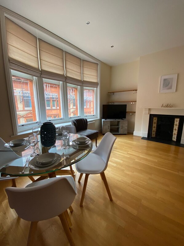Apartamento, varias camas | Cocina privada | Frigorífico, microondas, horno y placa de cocina