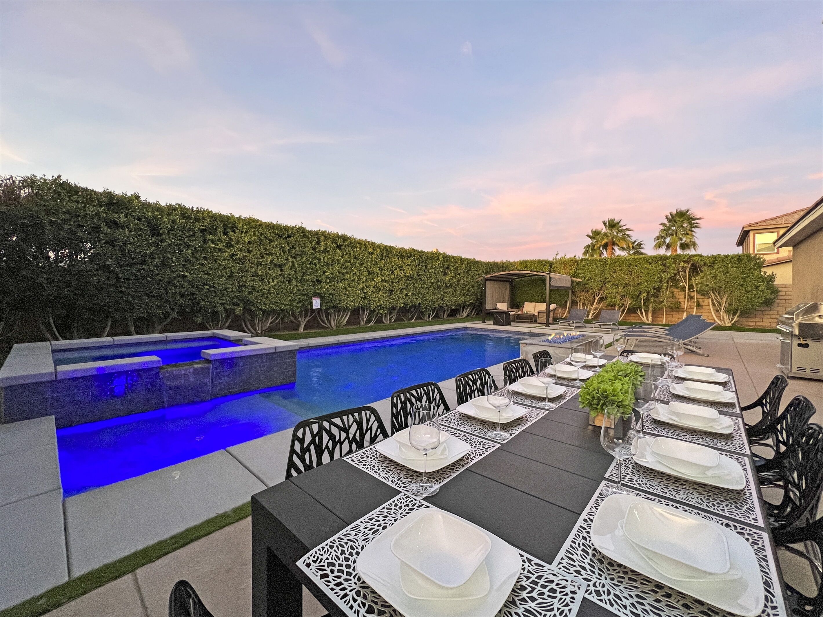 Grand Luxe Villa: Large Pool/Spa, Game Room, Luxurious & Stylish