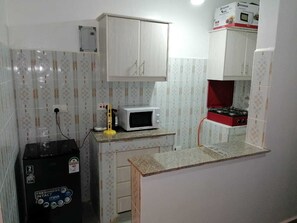 Business Apartment | Private kitchen | Fridge, microwave, cookware/dishes/utensils - Stay.Plus Hillcrest Apartments Ruaka (Ruaka)