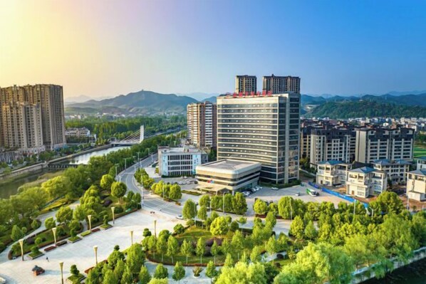 A modern urban area with high-rise buildings, a river, and green spaces.