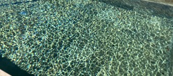 Large air-conditioned villa with heated pool and enclosed garden 5min from Arles