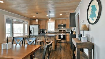 Réfrigérateur, micro-ondes, lave-vaisselle, cafetiÚre/bouilloire