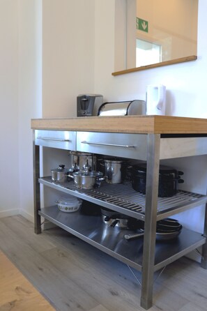 Shared fridge, microwave, oven, stovetop - Schlafkonzept24 (Hannover)