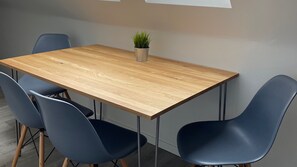 Classic Quadruple Room | Private kitchen | Shared fridge, microwave, oven, stovetop - Schlafkonzept24 (Hannover)