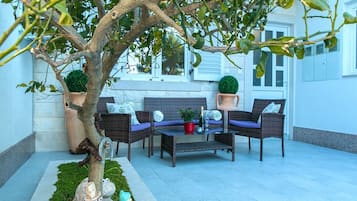 Apartamento (Two Bedroom Apartment with Terrace) | Terraço/pátio