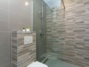 Apartment (Two Bedroom Apartment with Terrace) | Bathroom