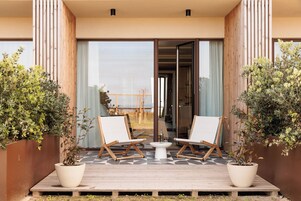 Superior Deluxe Room | Minibar, in-room safe, desk, soundproofing