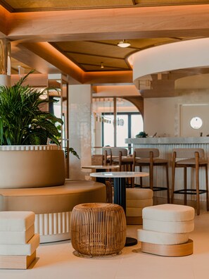 32-Zoll-LED-Fernseher mit Satellitenempfang, Fernseher