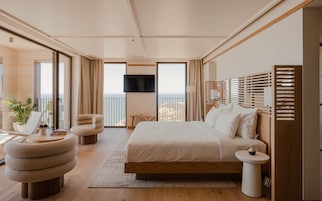 Master Suite with Panoramic Ocean View | Minibar, in-room safe, desk, soundproofing
