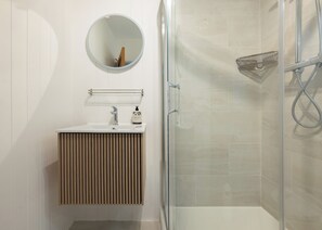 Cottage | Bathroom