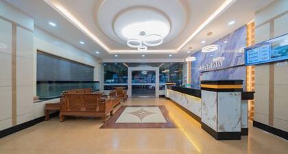 Guangning Jianhong Bussiness Hotel
