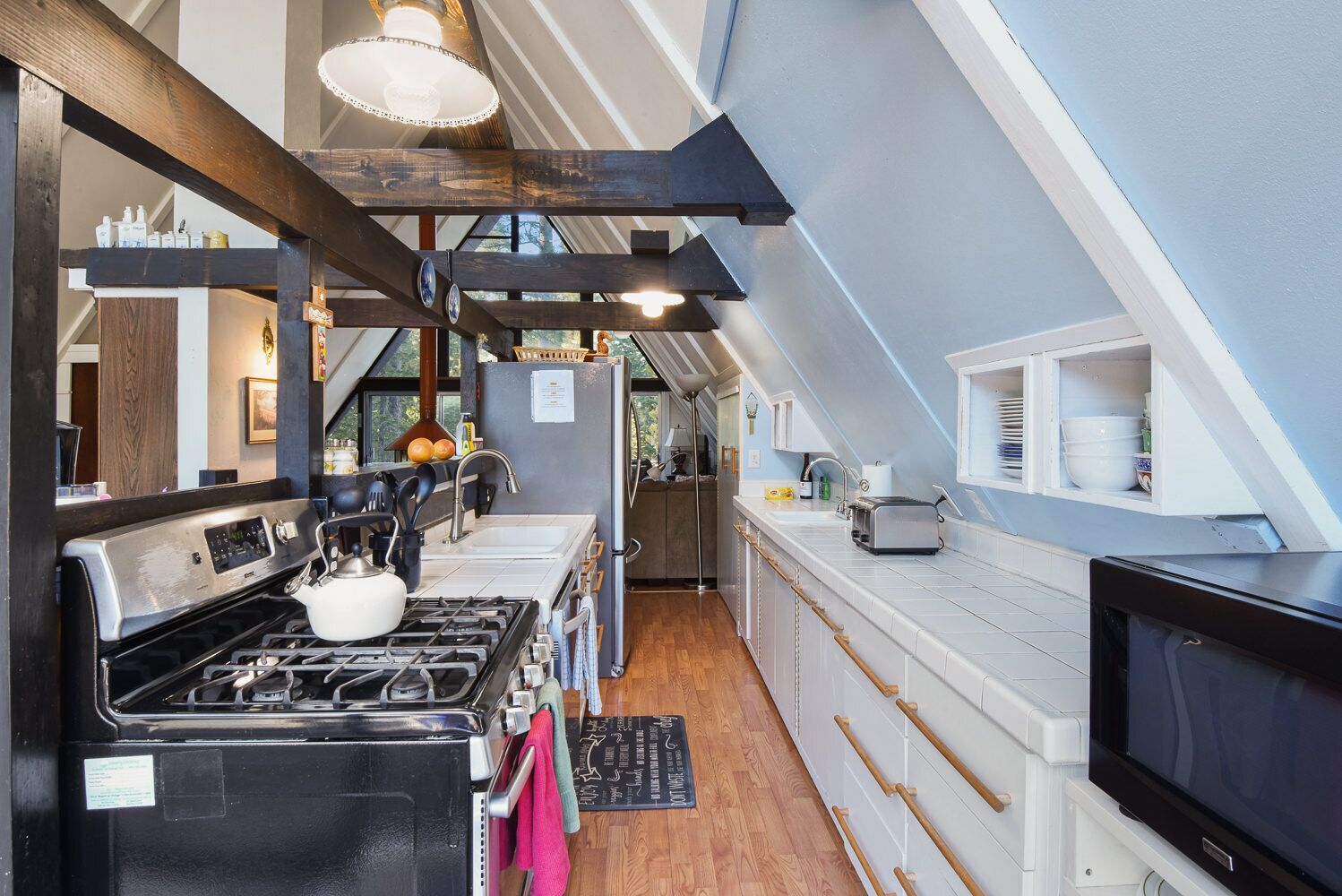 Woodside Hideout | Hop Away from Activities