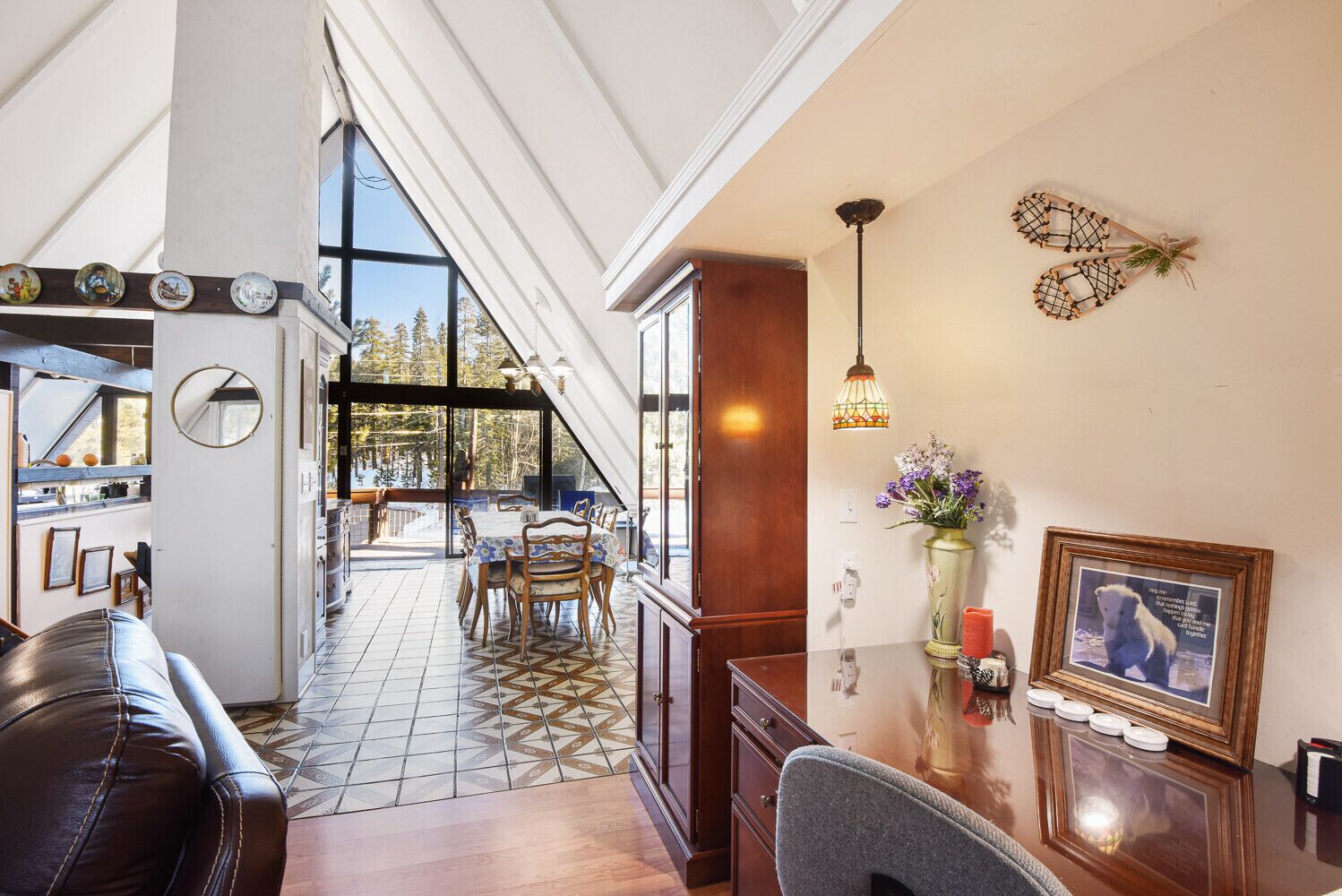 Woodside Hideout | Hop Away from Activities