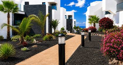 Luxury Ground Floor: Terrace, Hot Tub and Sauna