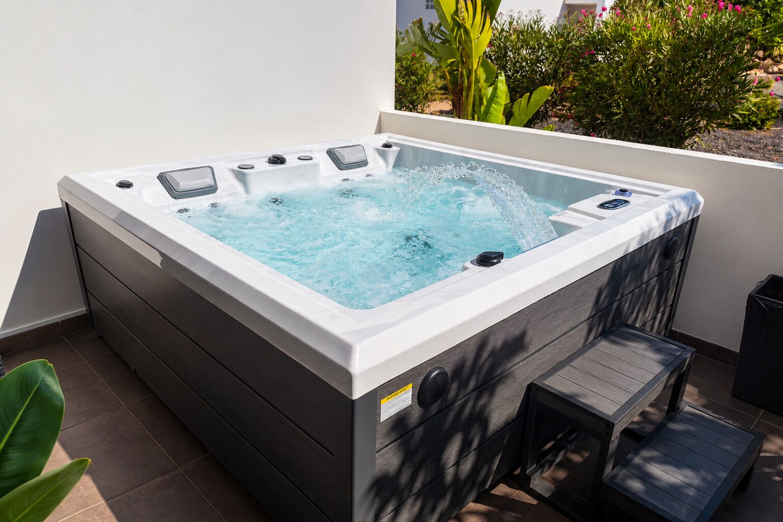 Outdoor spa tub