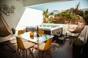 Unclassified image, 3 of 40, button - Luxury Ground Floor: Terrace, Hot Tub and Sauna (La Oliva)