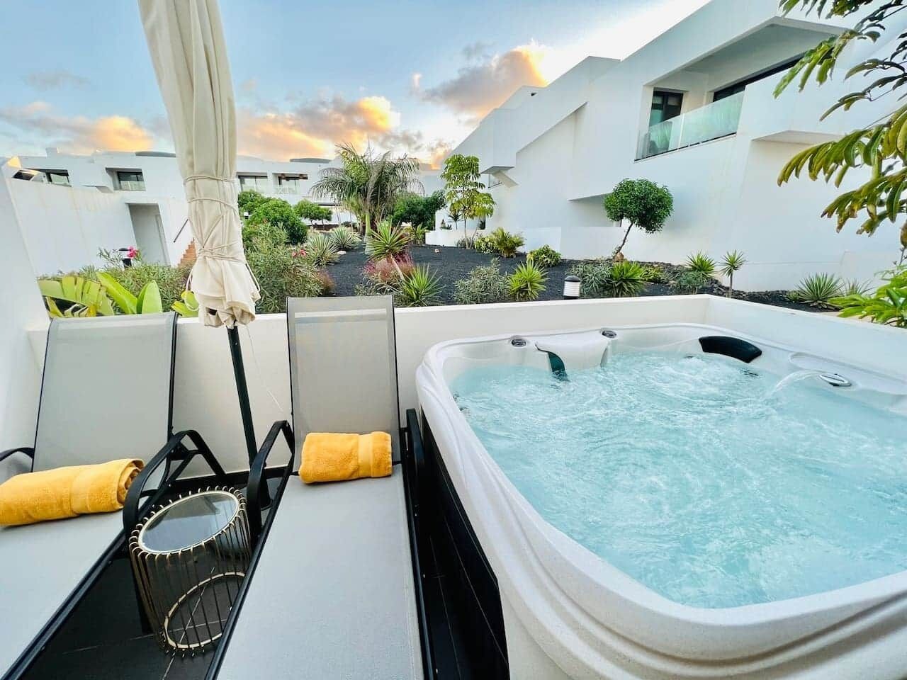 Outdoor spa tub