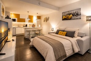 In-room safe, desk, iron/ironing board, free WiFi