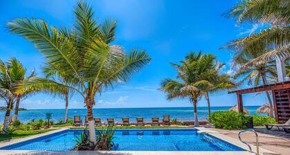Elegant ground level beachfront condo with pool access, AC and WiFi!